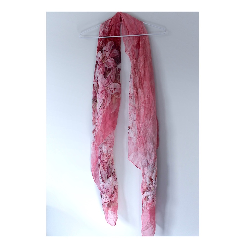 🍂3/$30 Pink Floral Scarf